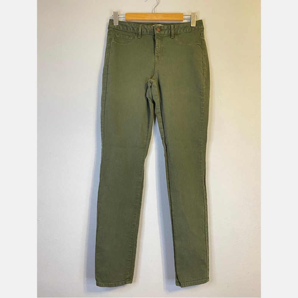 Refuge Olive Green, Size 8